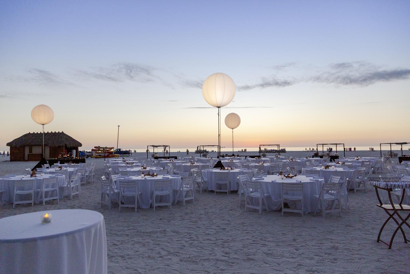 Attendees enjoyed an elegant setting and excellent meal during the celebratory beach reception held on the first evening, February 2. 